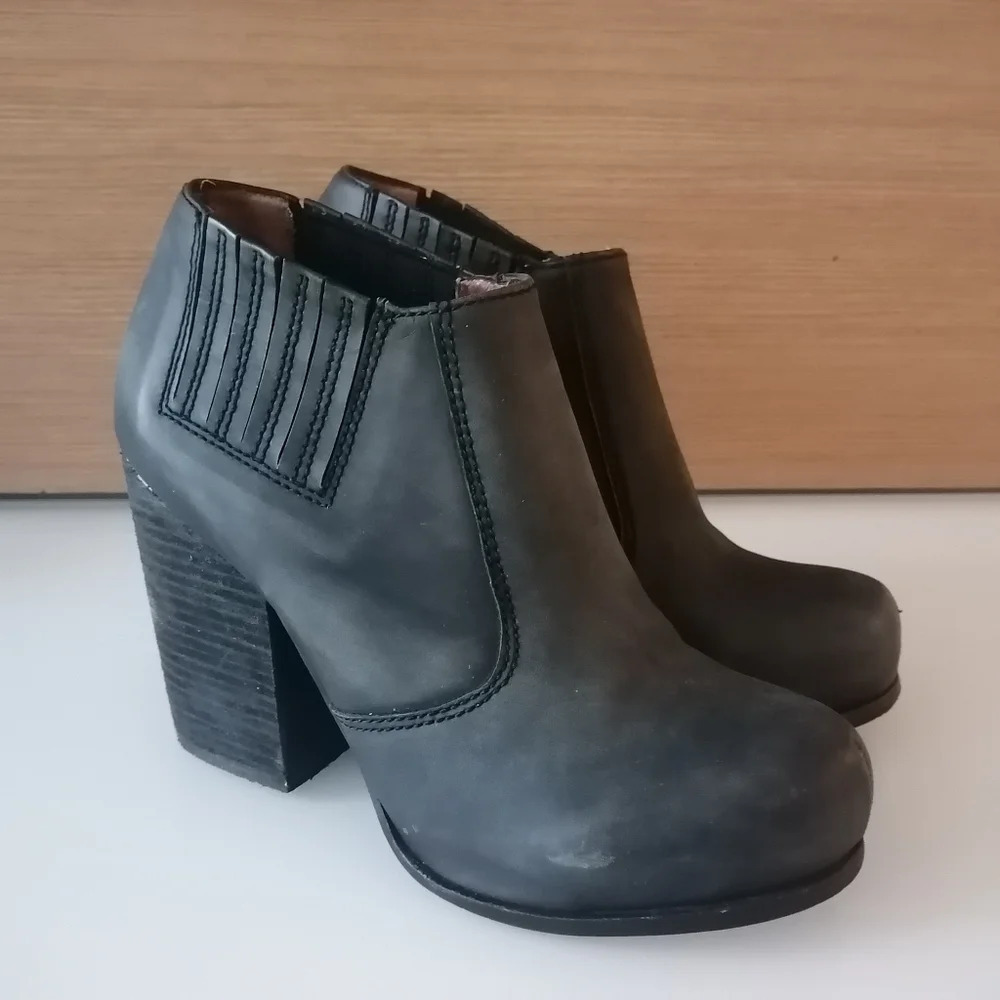 Jeffrey Campbell Yorktown Leather Chunky Heel Booties Black Rounded Toe Size 8